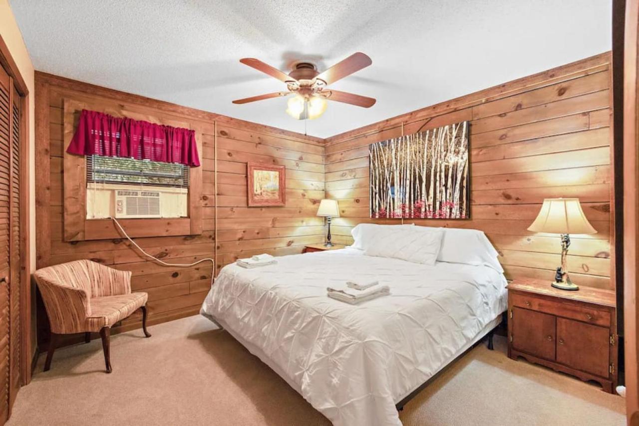 Classic Log Cabin With Fireplace On Quiet River Blowing Rock Eksteriør bilde
