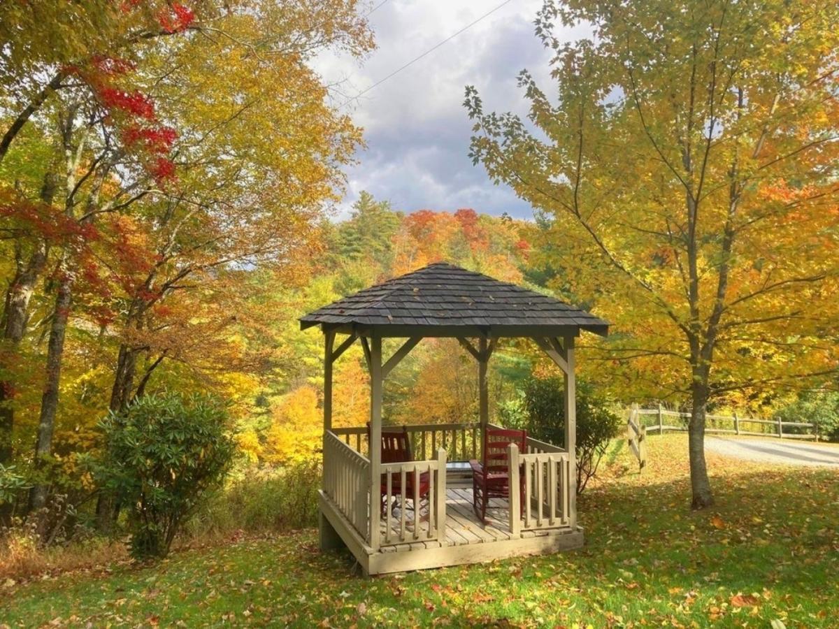 Classic Log Cabin With Fireplace On Quiet River Blowing Rock Eksteriør bilde