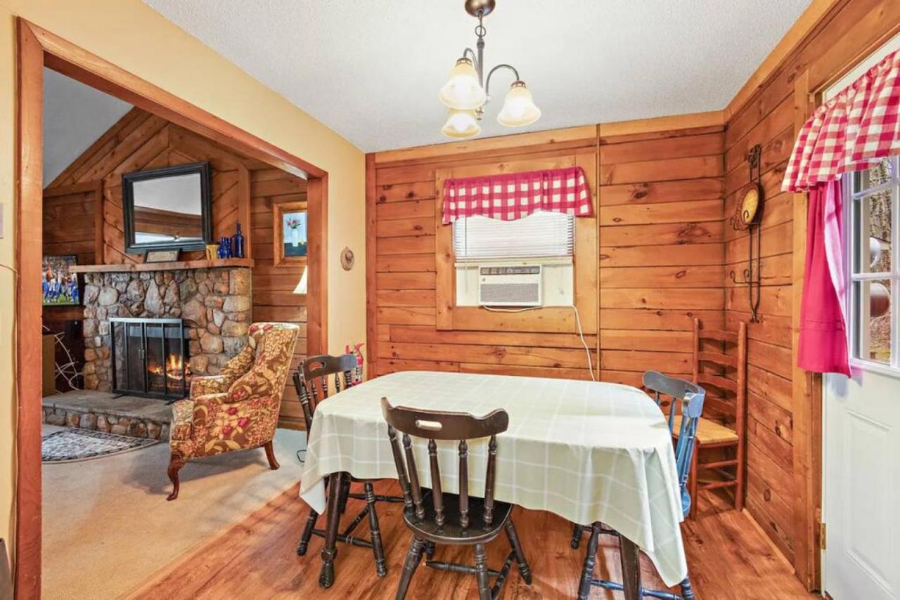 Classic Log Cabin With Fireplace On Quiet River Blowing Rock Eksteriør bilde